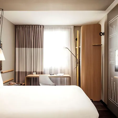 Hotel ibis Saint Quentin en Yvelines - Vélodrome à Montigny-le-Bretonneux Extérieur photo