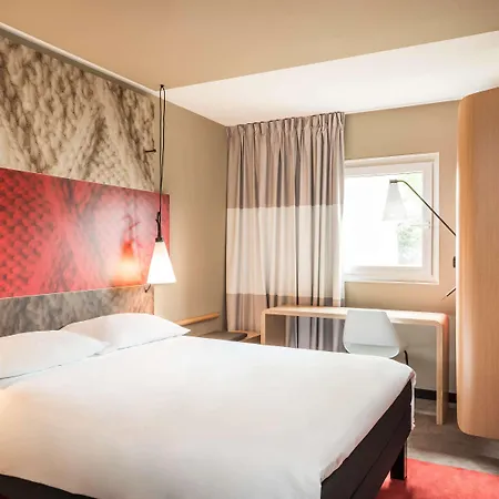 Hotel ibis Saint Quentin en Yvelines - Vélodrome à Montigny-le-Bretonneux Extérieur photo