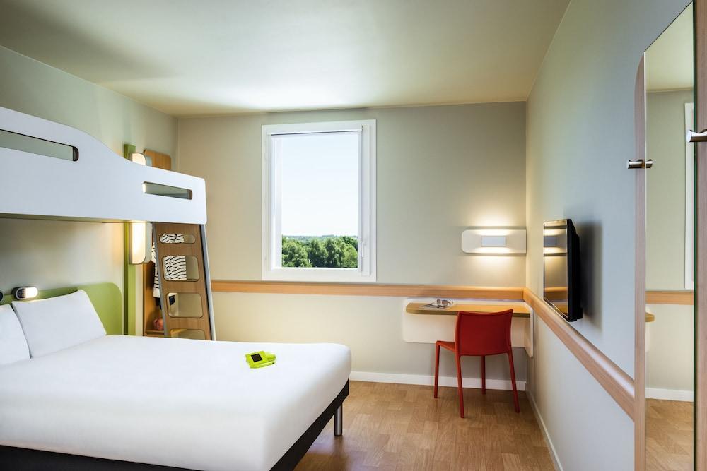 Ibis Saint Quentin En Yvelines - Velodrome Hotel 3*