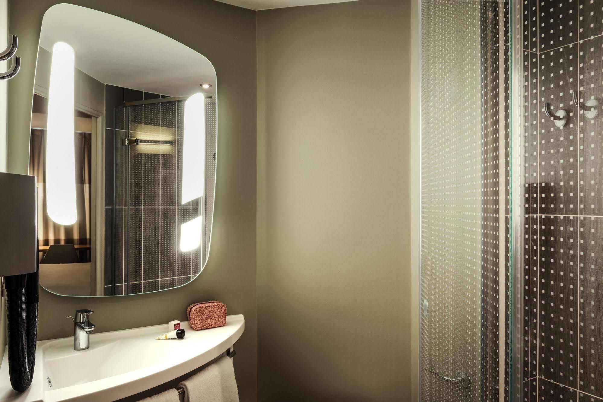 Ibis Saint Quentin En Yvelines - Velodrome Hotel Montigny-le-Bretonneux